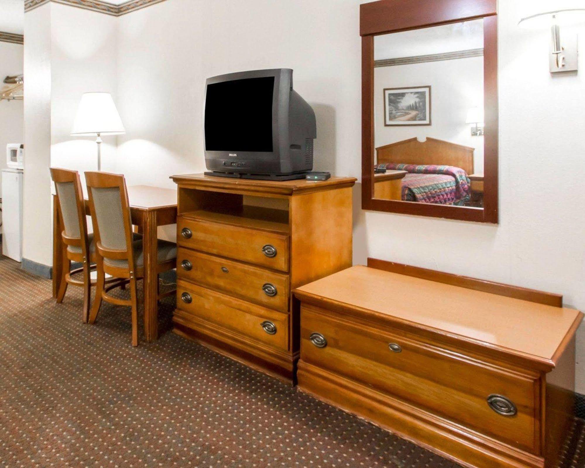 Americas Best Value Inn Opelika Ngoại thất bức ảnh